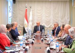 وزير التربية والتعليم يلتقي بوفد من مؤسسة "مصر الخير" لبحث تعزيز التعاون.