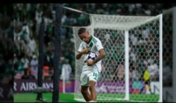 الأهلي السعودي يقلب الطاولة على ناساف برباعية مثيرة في جدة