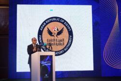 رئيس هيئة الرقابة المالية يلتقي المطورين العقاريين ويستعرض آليات التمويل. 