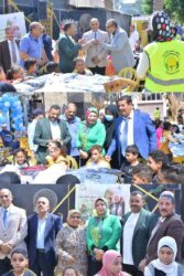  مدير التضامن أسيوط تشارك " الإتحاد النوعى " فرحة إهداء المستلزمات المدرسية .