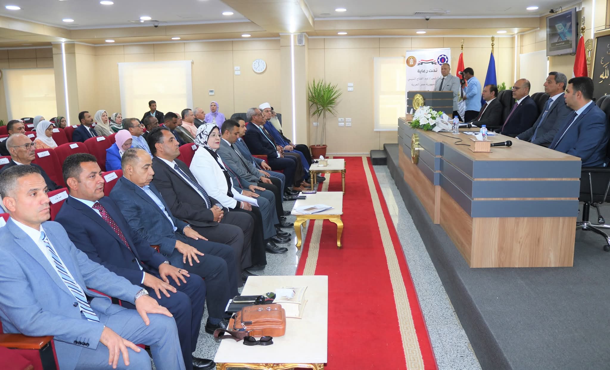 جبران والشاذلى يفتتحان ندوة تثقيفية بمواد قانون العمل الجديد