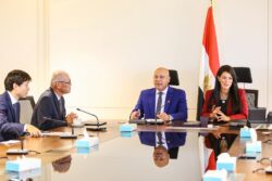 وزير الصناعه يشهد مراسم توقيع الخطابات المتبادلة للشريحة الرابعة بين وزيرة التخطيط والسفير الياباني بالقاهرة. 