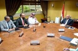 وزير الصناعة يبحث مع مجموعة كنان القابضة السعودية خطة المجموعة لإقامة مجمع صناعي متكامل. 