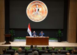 بحضور وزير الإسكان: رئيس الوزراء يعقد اجتماعًا موسعاً مع رؤساء أجهزة المدن الجديدة. 