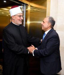 وزير الخارجية يستقبل مفتي الجمهورية لبحث تعزيز التعاون المشترك. 
