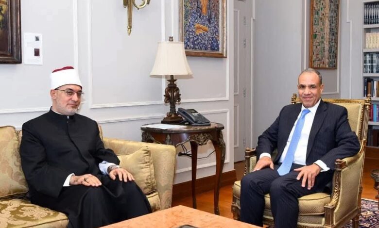 وزير الخارجية يستقبل مفتي الجمهورية لبحث تعزيز التعاون المشترك. 