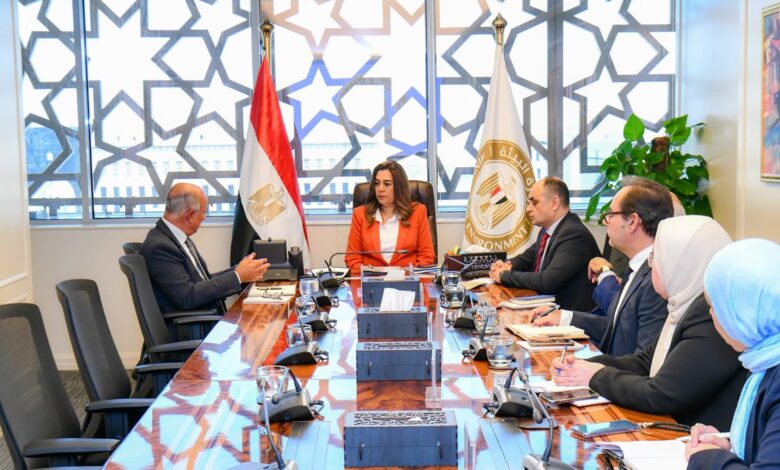د.منال عوض تشيد بالدور المشترك بين وزارتي البيئة والخارجية