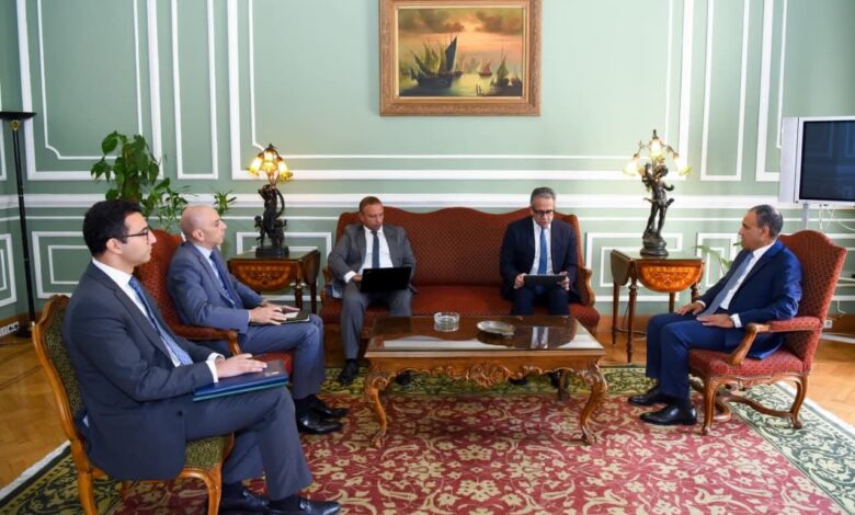وزير الخارجية يستقبل المرشح المصري لمنصب مدير عام اليونسكو. 