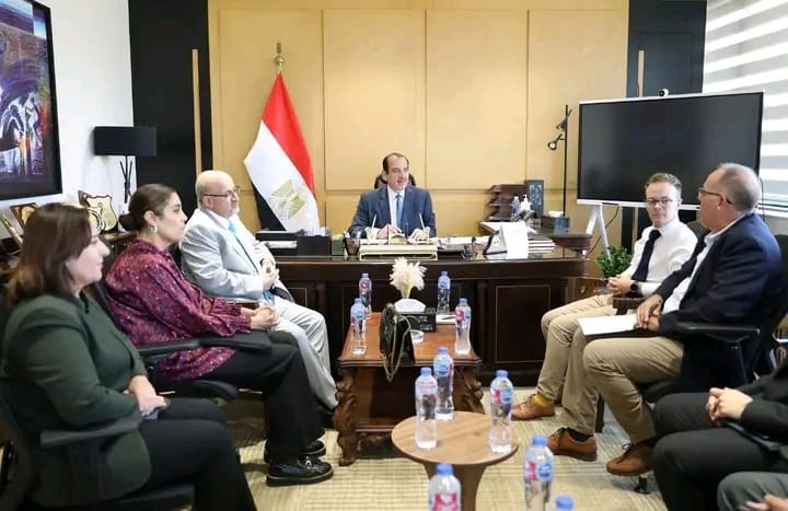 نائب الصحة يجتمع بوفد اللجنة الدولية للاعتماد في مكافحة المضادات الحيوية. 