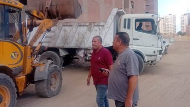 مدينة بنها بالقليوبيه.... ايقاف اعمال بناء مخالف بمنطقه الزهور بالفلل.