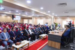 وزير العمل ومحافظ السويس يفتتحان ندوة تثقيفية بمواد قانون العمل الجديد