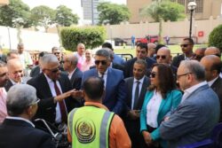 وزيرة التنمية المحلية ومحافظ الجيزة يسلمان دفعه أولي من ٥٠ تروسيكل