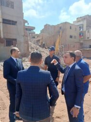 فريق من النيابة الإدارية يعاين موقع مصنع نسيج المحلة الكبرى المنهار 