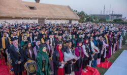 رئيس جامعة يشهد حفل تخرج الدفعتين 39 و 40 من كلية علوم الرياضة