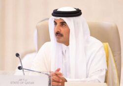 أمير قطر يشارك في مراسم تشييع ضحا/يا الهجو/م_الإسرا/ئي/لي على الدوحة