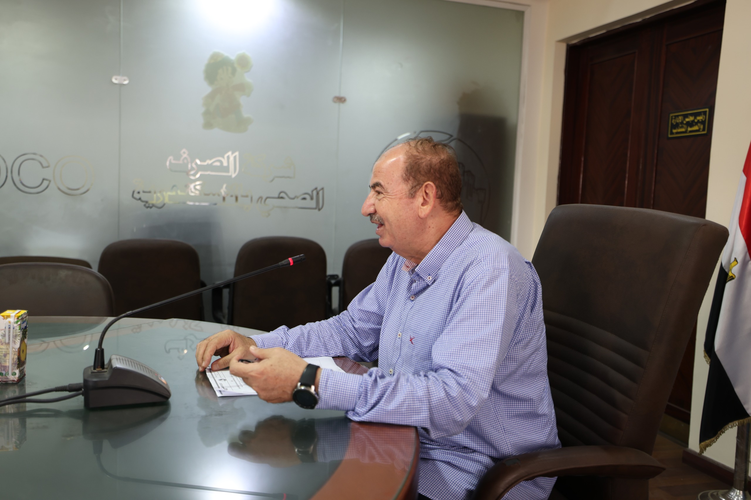 رئيس شركة الصرف الصحي بالإسكندرية يجتمع بطلاب المدرسة الفنية العاملين بالشركة