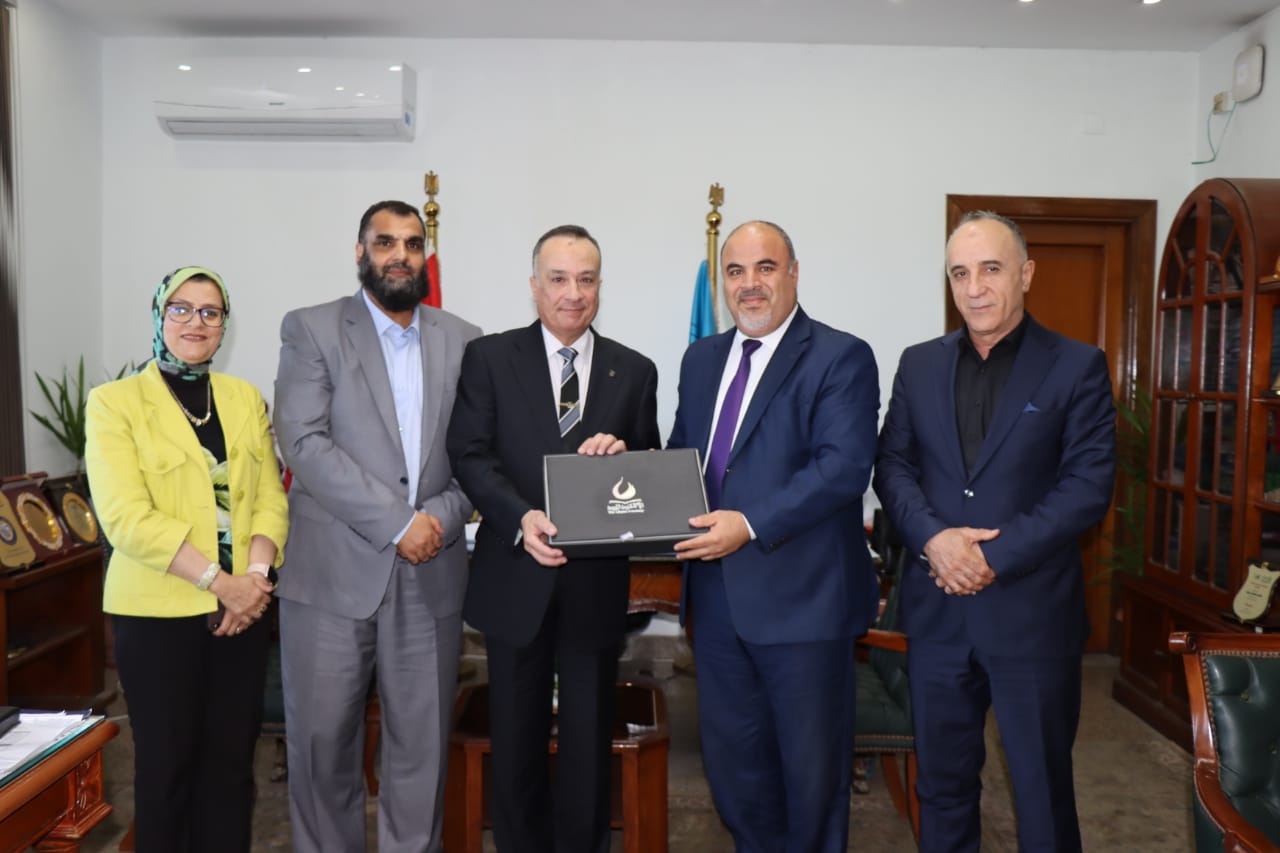 نائب رئيس جامعة الإسكندرية يستقبل وفدًا ليبيًا لبحث التعاون الأكاديمي والبحثى