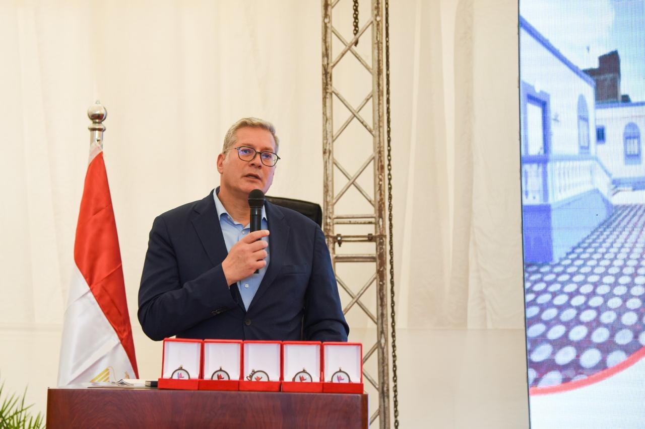  وزير البترول ومحافظ الإسكندرية يفتتحان مشروع تطوير قري منطقة الكنج مريوط