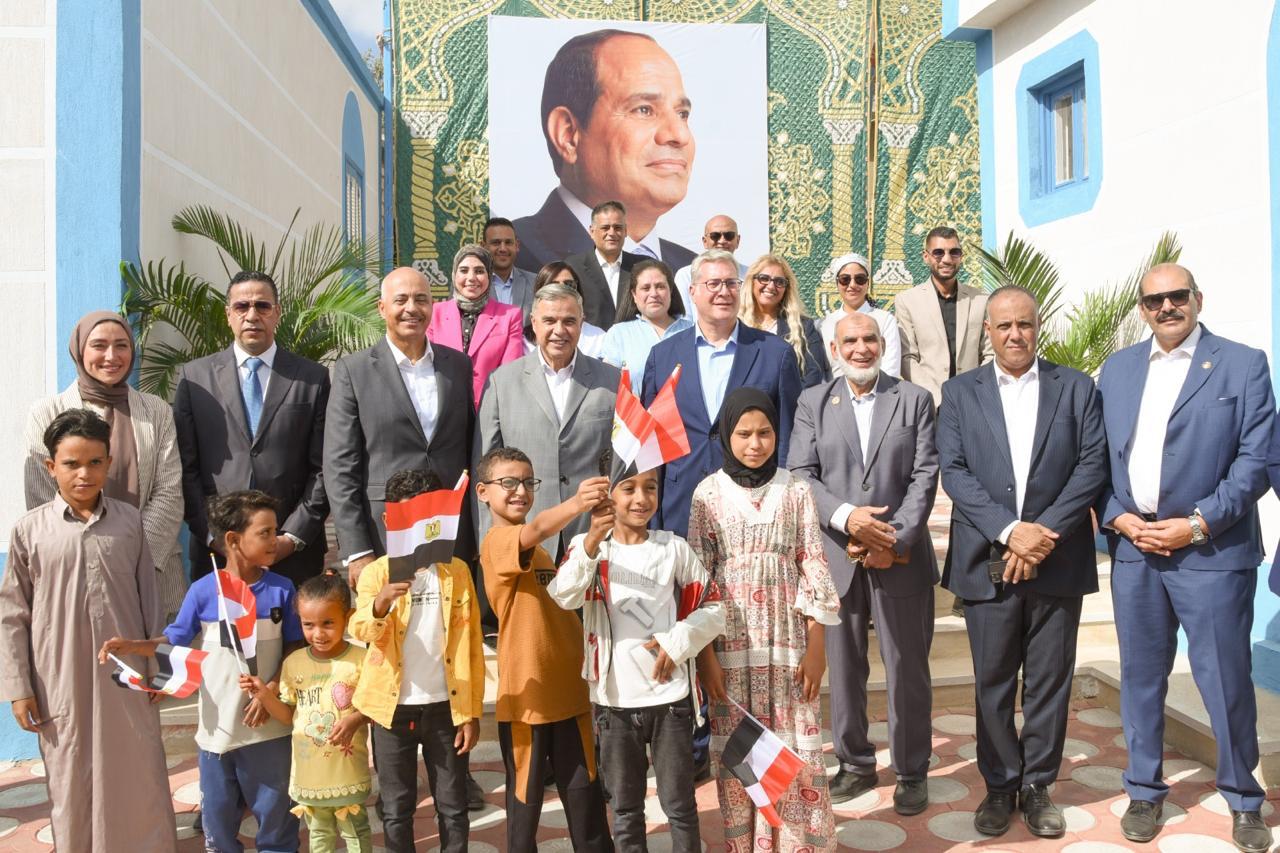  وزير البترول ومحافظ الإسكندرية يفتتحان مشروع تطوير قري منطقة الكنج مريوط