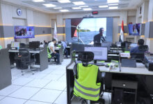 ترأس اللواء دكتور عبد الفتاح سراج محافظ سوهاج، اليوم، اجتماع غرفة العمليات الرئيسية بمركز سيطرة الشبكة الوطنية للطوارئ والسلامة العامة بديوان عام المحافظة، وذلك لمتابعة الوضع العام في ضوء ارتفاع منسوب وتصرفات مجرى نهر النيل، بحضور وكلاء الوزارات، ومسئولي المرور، والقيادات التنفيذية والأمنية المعنية.