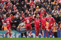ليفربول يتنازل عن الصدارة بعد هزيمته امام البلوز ويهدي القمة للأرسنال