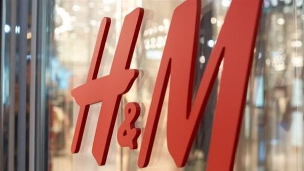 محامٍ يطالب بتفريغ كاميرات H&M بـ مول مصر لإثبات تحرش موظف الفرع بموكلته.