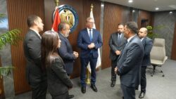 وزير البترول يشهد توقيع اتفاقية إطارية للشراكة مع القطاع الخاص المصري في مشروعات تصنيع الفوسفات. 
