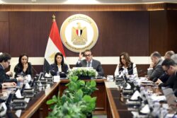 وزير الصحة يترأس الإجتماع الدوري للمجموعة الوزارية للتنمية البشرية ويهنئ الدكتور خالد العناني بفوزه مديرًا عامًا لليونسكو. 