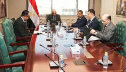 وزير الكهرباء يتابع خطة العمل التكاملي وتوحيد الجهود والتعاون والتنسيق في مشروعات العلوم الطبية. 