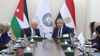 القاهرة وعمان تبحثان آفاق التعاون الاقتصادي وفرص الاستثمار المشترك.