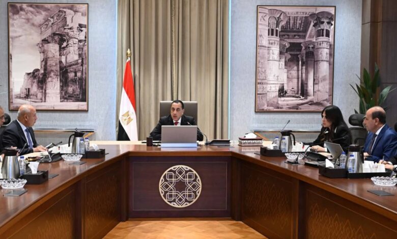 مدبولي: الاهتمام بشبكة الطرق المُحيطة بمطار الإسكندرية لتكون على أعلى مستوى. 