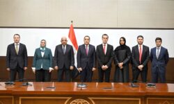 رئيس الوزراء يشهد مراسم توقيع اتفاقية تعاون بين الشركة المصرية لنقل الكهرباء وشركة "K&K" الإماراتية. 