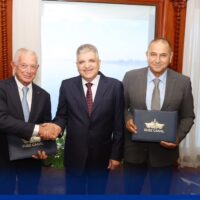رئيس هيئة قناة السويس يشهد توقيع عقد بين مصنع مصر لبناء القاطرات ومجموعة NERI الإيطالية.