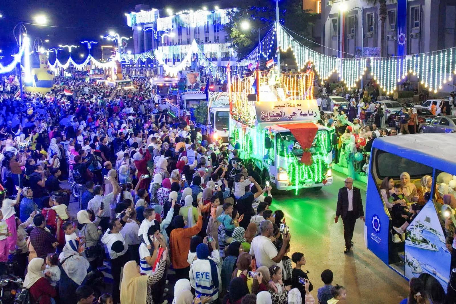 السويس تتألق بالزهور والألعاب النارية احتفالًا بذكرى النصر