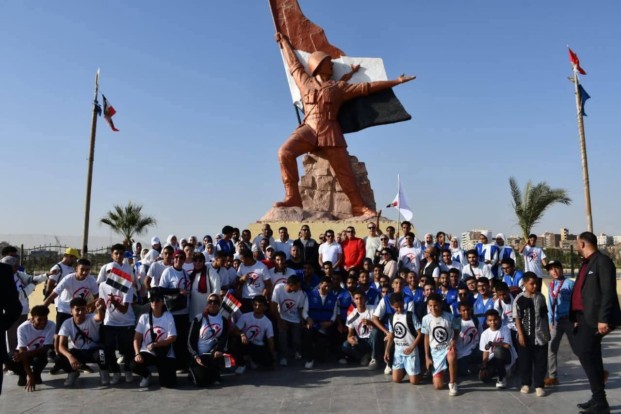 وزير الرياضة ومحافظ السويس يطلقان مهرجان يوم المشي العالمي