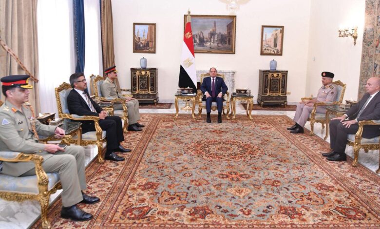 الرئيس السيسي إستقبل اليوم بقصر الاتحادية المشير الباكستاني رئيس أركان القوات البرية