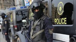 زوج يفصل رأس زوجته عن جسدها بجسر السويس وقام بتشغيل التكييف وفر هاربا.
