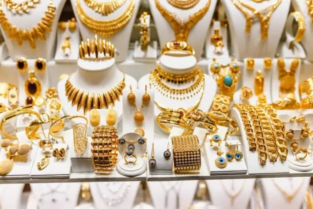 أسعار الذهب تواصل التراجع في مصر