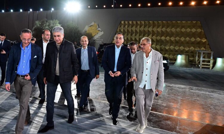 العد التنازلي لافتتاح المتحف المصري الكبير.. جولة لرئيس الوزراء لمتابعة آخر التجهيزات