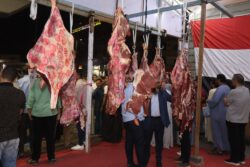 محافظ سوهاج يفتتح منفذ بيع اللحوم بأسعار مخفضة للمواطنين تصل الي ٣٠٠ جنيه للكيلو بميدان العروبة بمدينة سوهاج