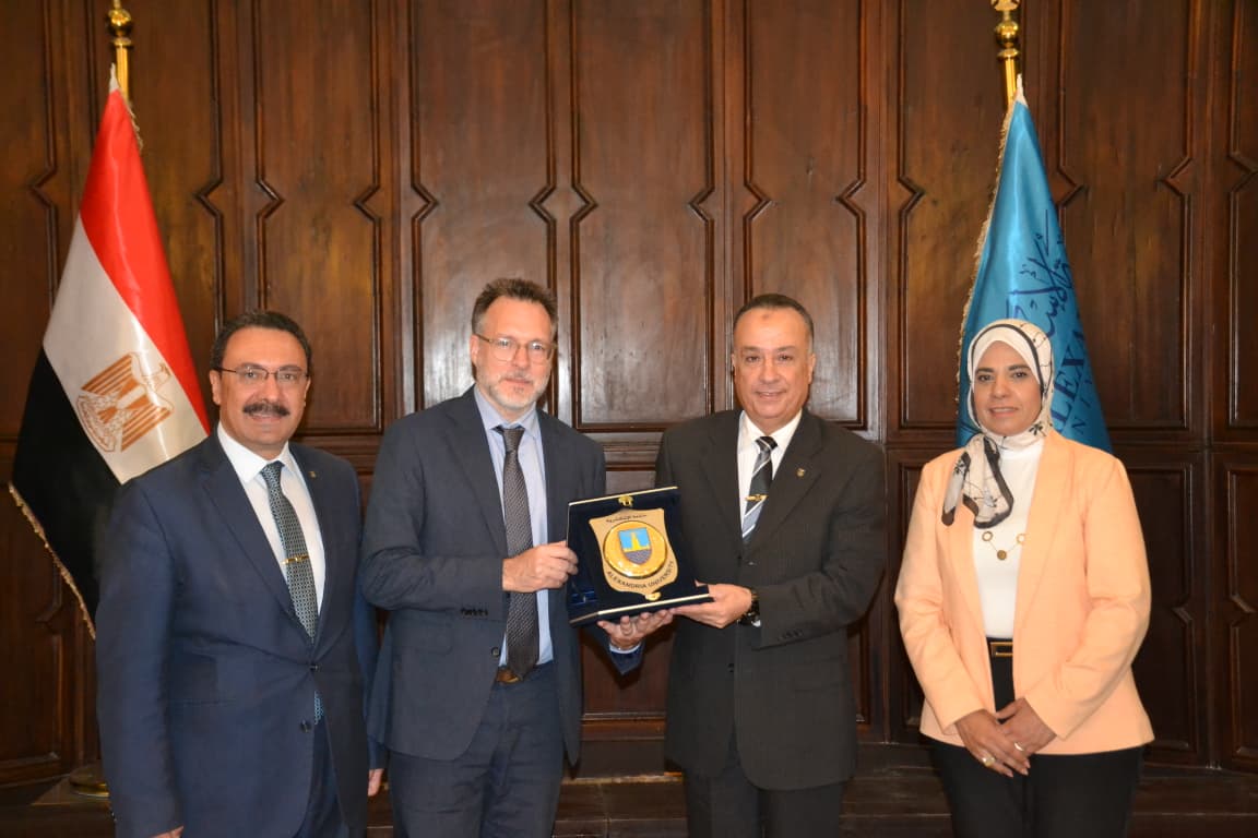 جامعة الإسكندرية تستقبل سفير كندا بالقاهرة لبحث آفاق التعاون الأكاديمي والبحثي