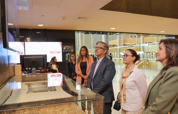 سفير باكستان يزور مكتبة الإسكندرية
