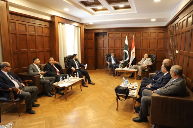 غرفة الإسكندرية  تستقبل سفير باكستان لبحث تعزيز التعاون الاقتصادي المشترك