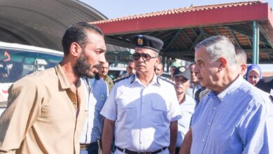 محافظ الإسكندرية يتفقد المواقف ميدانيًا التأكد من تطبيق تعريفة الركوب الجديدة