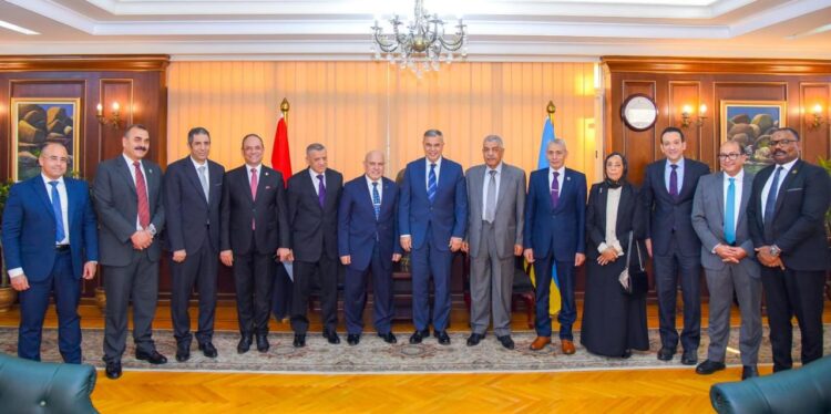 محافظ الإسكندرية يستقبل رئيس هيئة النيابة الإدارية لبحث سبل تعزيز التعاون