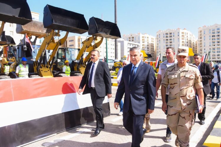 محافظ الإسكندرية يشهد اصطفاف معدات مجابهة الأزمات استعدادًا لموسم الشتاء