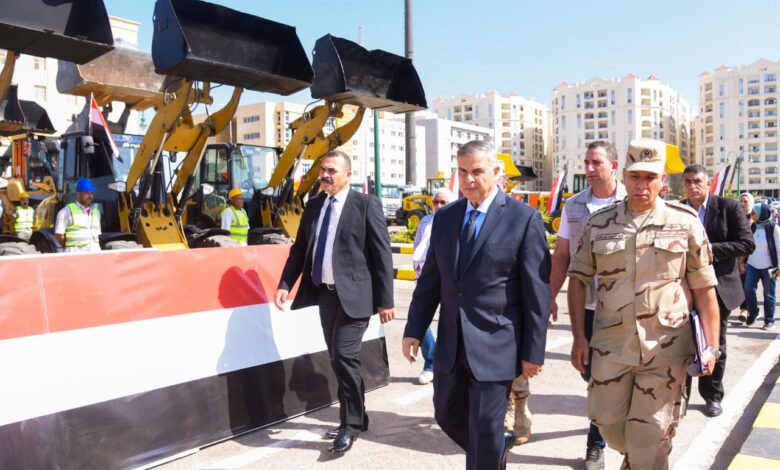 محافظ الإسكندرية يشهد اصطفاف معدات مجابهة الأزمات استعدادًا لموسم الشتاء