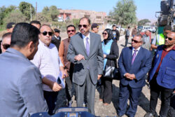 محافظ سوهاج يتفقد مشروع رصف طريق بناويط – جهينة بطول 9 كيلومتر