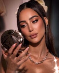 والدة بسمة بوسيل تحسم الجدل حول فيديو المآذن