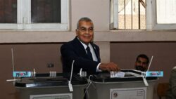 رئيس الشيوخ يدلي بصوته في انتخابات النواب